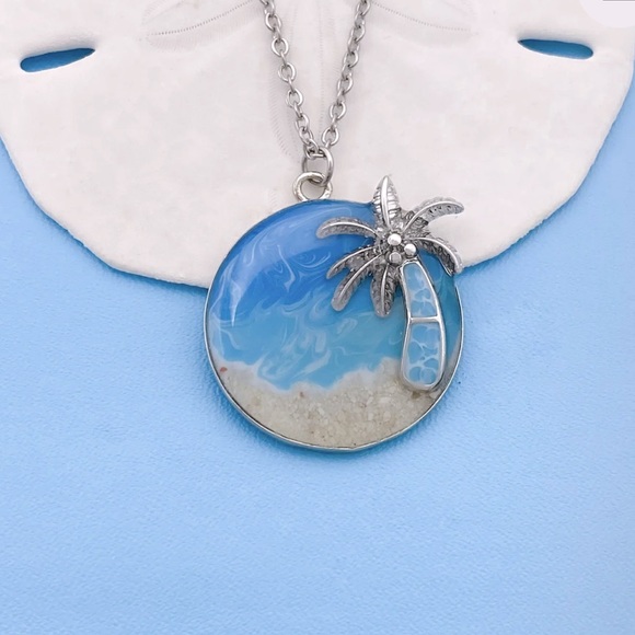 Jewelry - NWT 🏝️ ROUND PALM TREE OCEAN SAND PENDANT ON 20”-22” STAINLESS SILVER CHAIN
